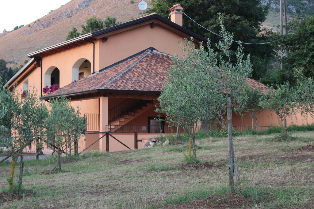 Agriturismo L'Ulivo Padula Exterior photo